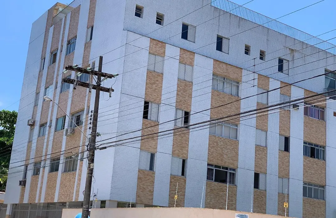 Studio num 10 - Proximo a praia da Enseada com piscina!-1