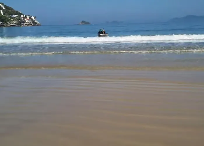 Ap Lado Praia Enseada. Guarujá